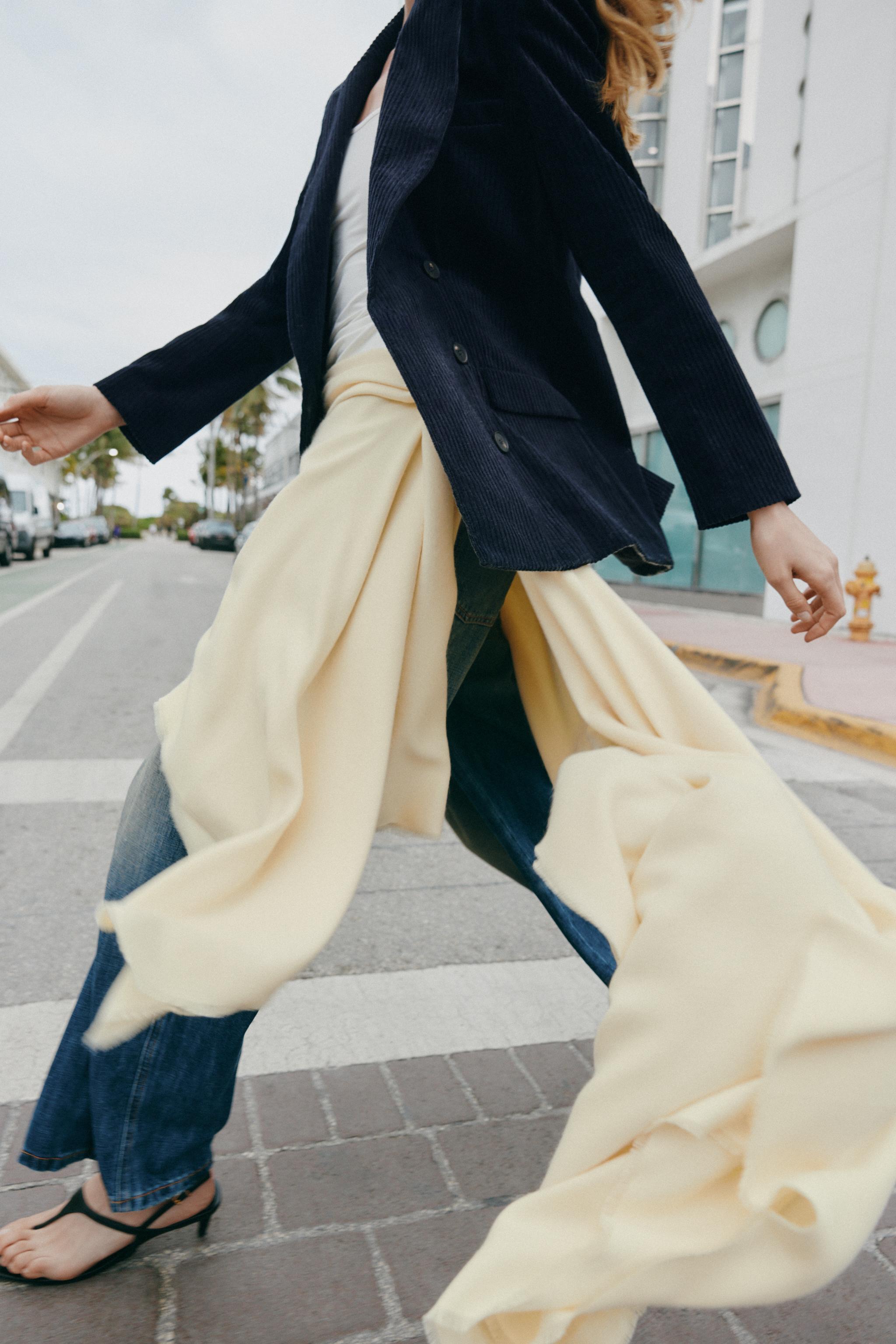 BLAZER EN VELOURS CÔTELÉ ET ÉPAULETTES